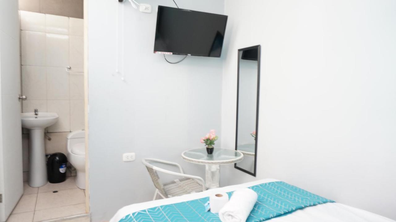 Aypa Hostal Trujillo Extérieur photo
