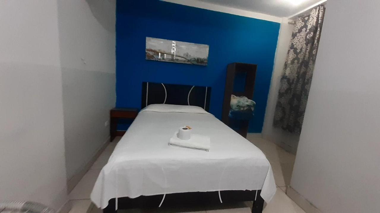 Aypa Hostal Trujillo Extérieur photo