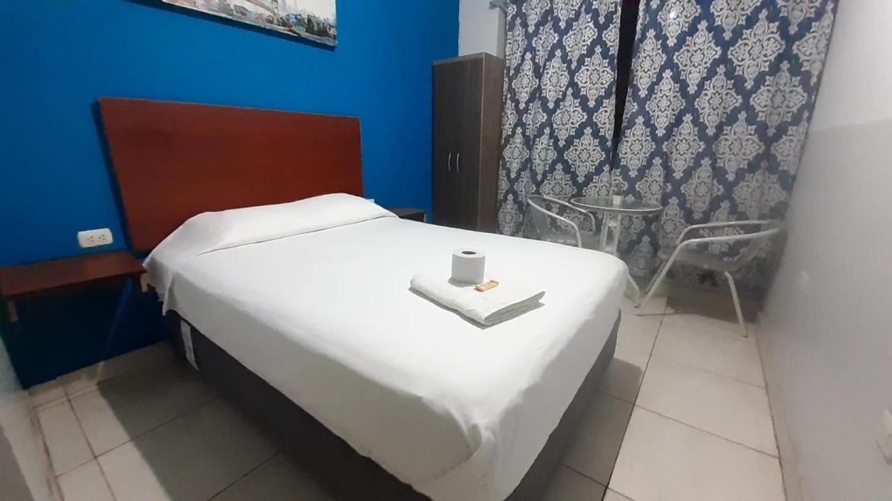 Aypa Hostal Trujillo Extérieur photo