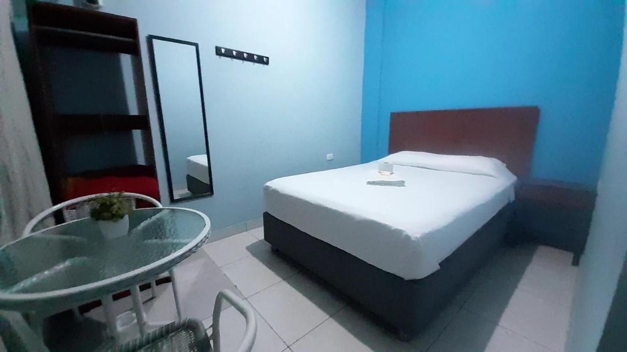 Aypa Hostal Trujillo Extérieur photo